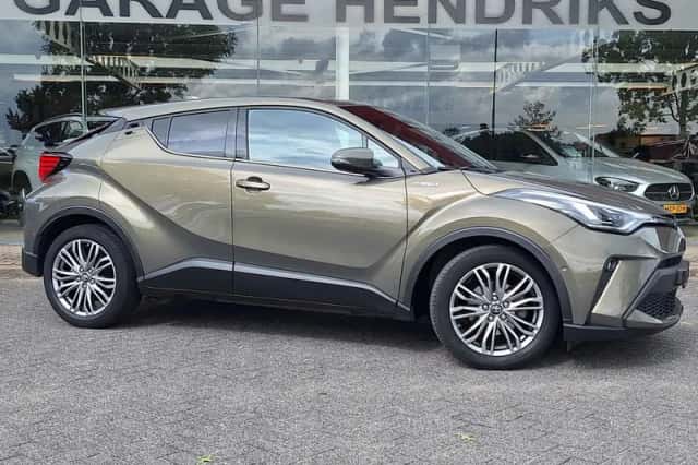 Toyota C-HR (2021) thumbnail 5