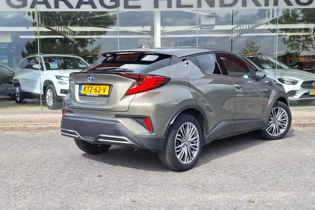 Toyota C-HR (2021) thumbnail 6