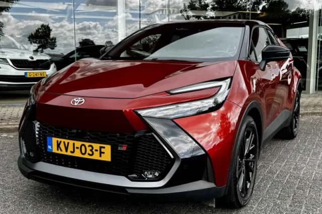 Toyota C-HR (2025) thumbnail 3