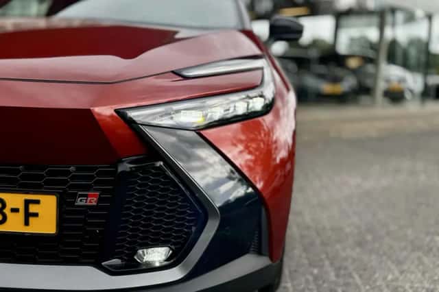 Toyota C-HR (2025) thumbnail 4