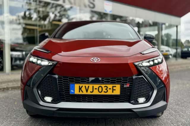Toyota C-HR (2025) thumbnail 5