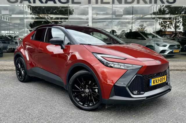 Toyota C-HR (2025) thumbnail 6