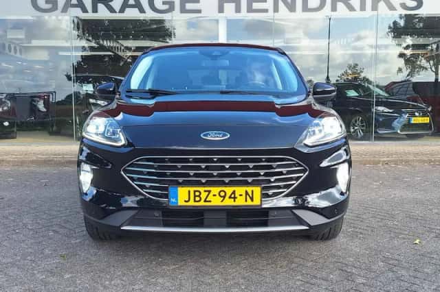 Ford Kuga (2021) thumbnail 2