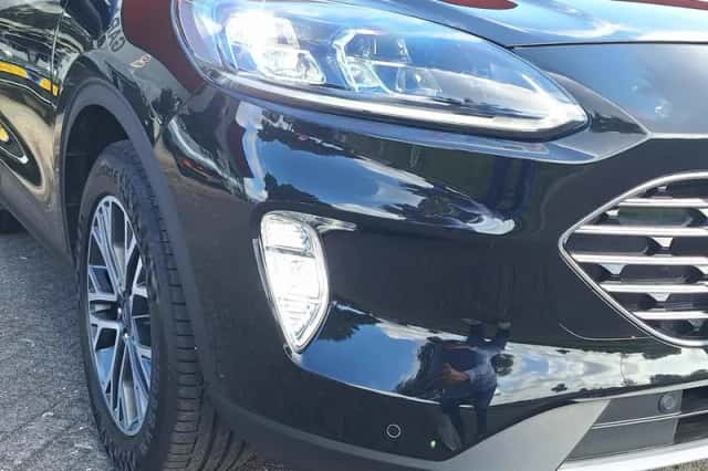 Ford Kuga (2021) thumbnail 3