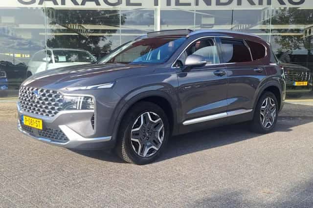 Hyundai Santa Fe (2022) thumbnail 1