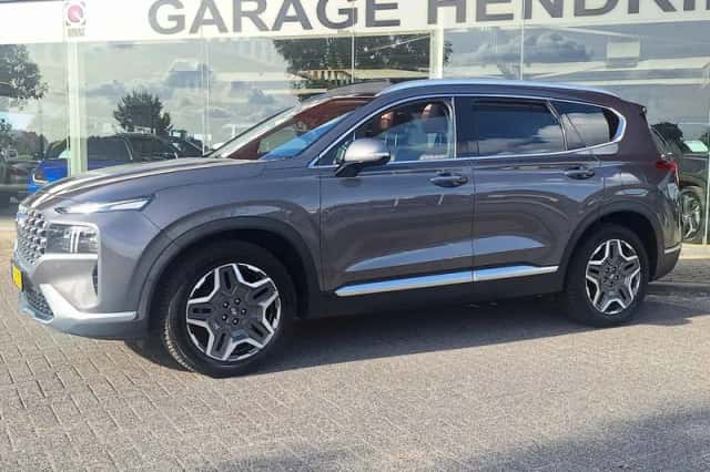 Hyundai Santa Fe (2022) thumbnail 3