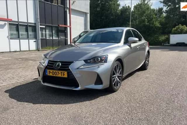 Lexus IS (2018) thumbnail 1