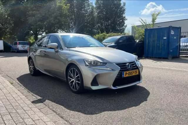 Lexus IS (2018) thumbnail 5