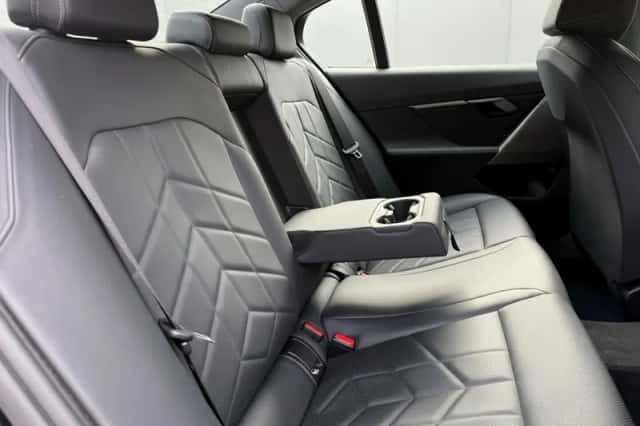 BMW i5 (2024) thumbnail 3