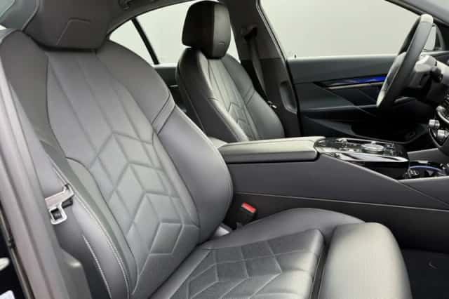 BMW i5 (2024) thumbnail 4