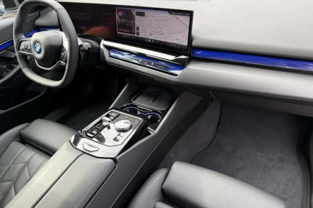 BMW i5 (2024) thumbnail 5