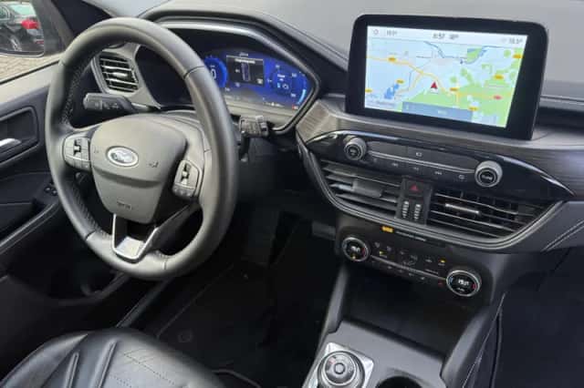 Ford Kuga (2022) thumbnail 3