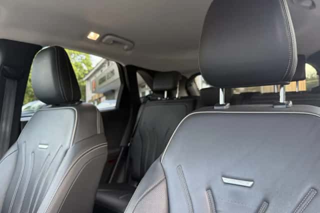 Ford Kuga (2022) thumbnail 5