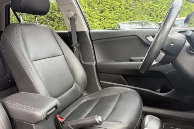 Kia Stonic (2019) thumbnail 3
