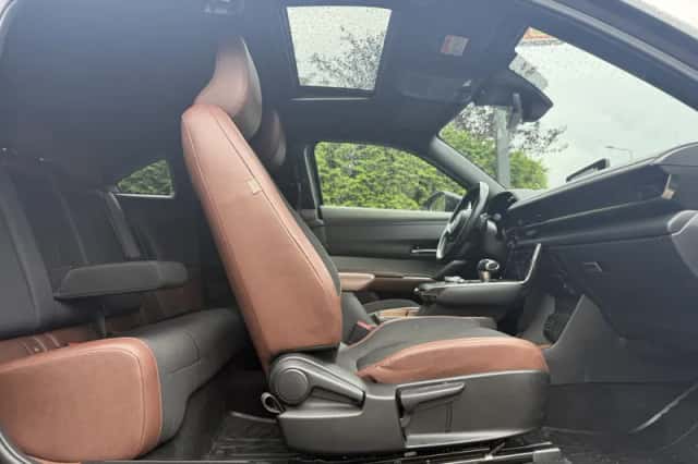 Mazda MX-30 (2020) thumbnail 2