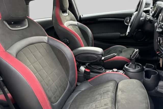MINI Cooper S (2019) thumbnail 3