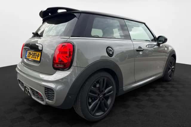 MINI Cooper S (2019) thumbnail 6