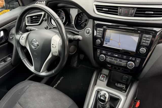 Nissan Qashqai (2017) thumbnail 3