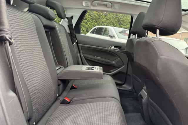 Peugeot 308 (2017) thumbnail 3