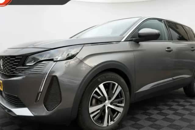 Peugeot 5008 (2021) thumbnail 1