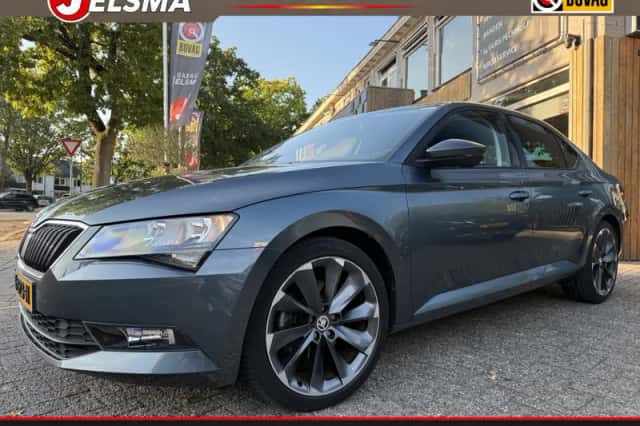 Škoda Superb (2018) thumbnail 1