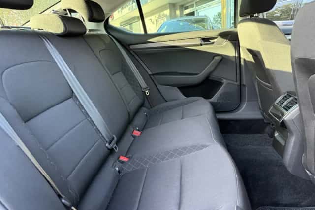 Škoda Superb (2018) thumbnail 2