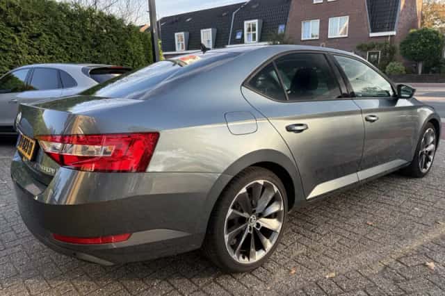 Škoda Superb (2018) thumbnail 6