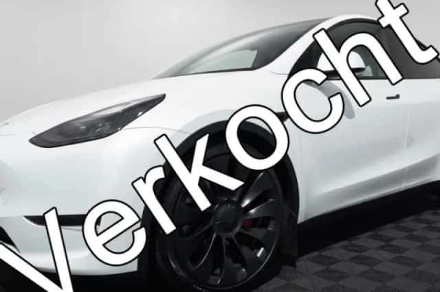 Tesla Model Y (2023) thumbnail 1
