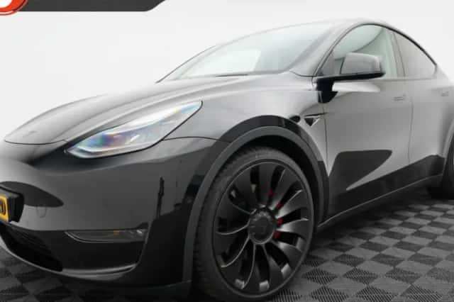 Tesla Model Y (2022) thumbnail 1