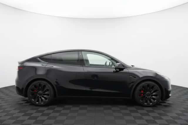 Tesla Model Y (2022) thumbnail 5