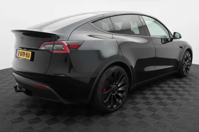 Tesla Model Y (2022) thumbnail 6