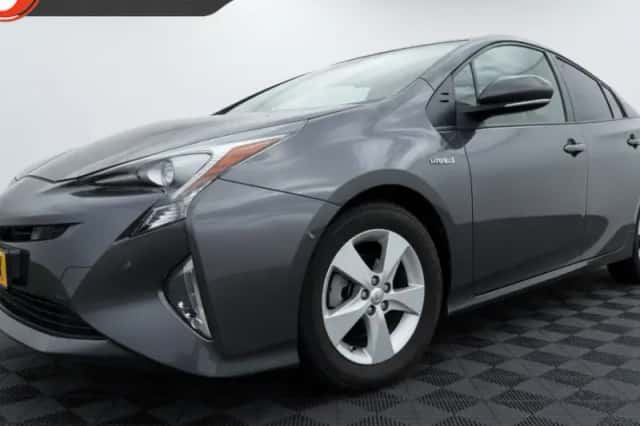 Toyota Prius (2018) thumbnail 1