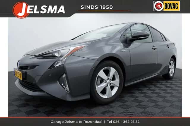 Toyota Prius (2018) thumbnail 2