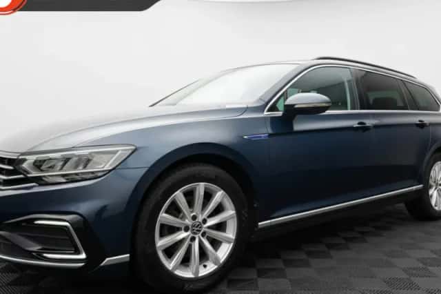 Volkswagen Passat (2021) thumbnail 1