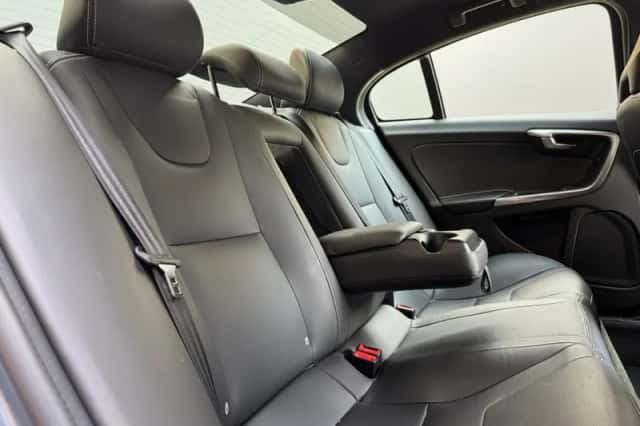 Volvo S60 (2017) thumbnail 2