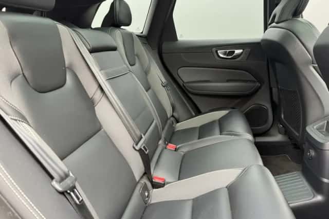 Volvo XC60 (2020) thumbnail 3