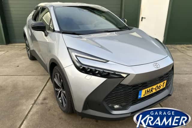 Toyota C-HR (2025) thumbnail 1