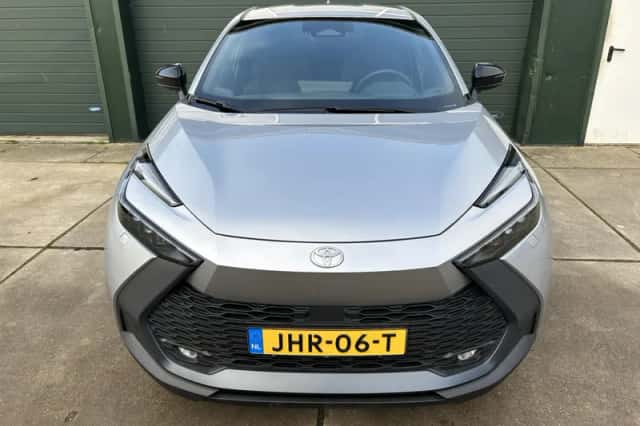 Toyota C-HR (2025) thumbnail 3