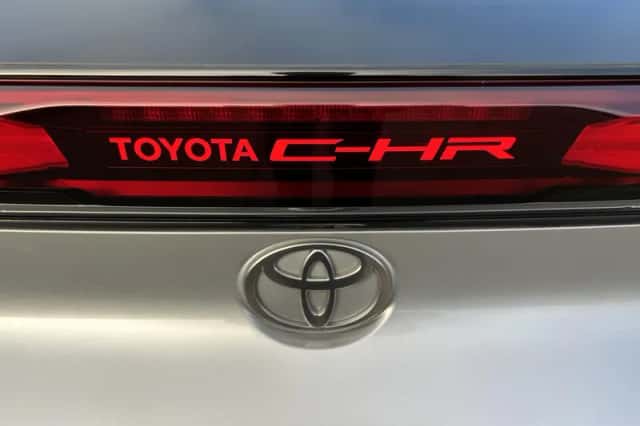 Toyota C-HR (2025) thumbnail 4