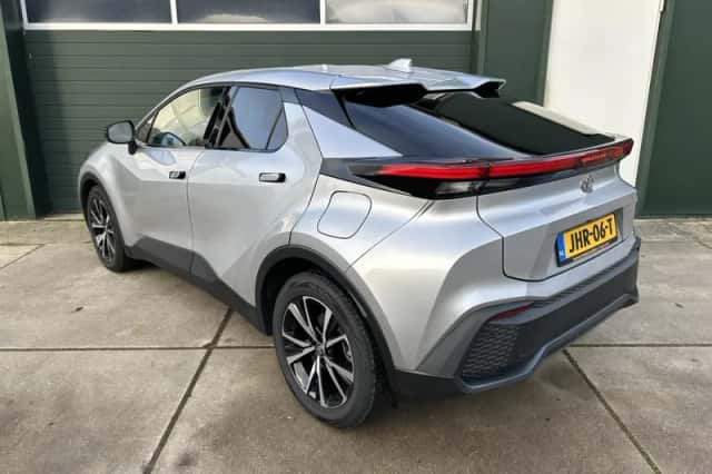 Toyota C-HR (2025) thumbnail 5