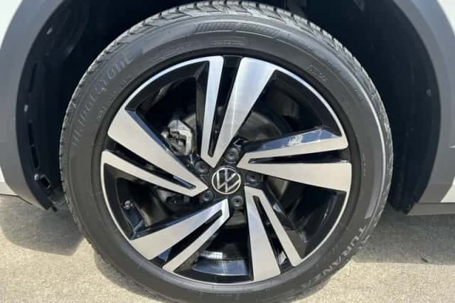 Volkswagen T-Roc (2024) thumbnail 4