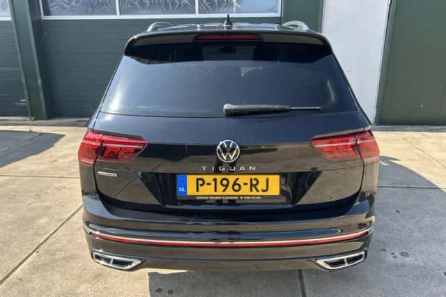 Volkswagen Tiguan (2022) thumbnail 3