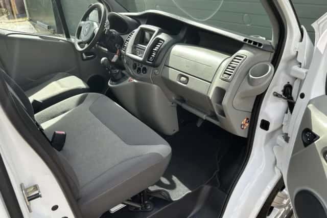 Renault Trafic (2011) thumbnail 1