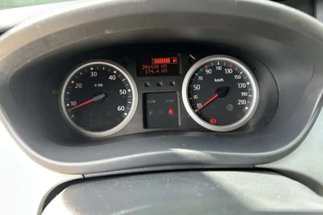Renault Trafic (2011) thumbnail 3
