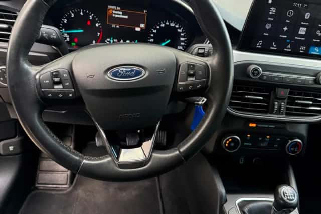 Ford Focus (2019) thumbnail 2
