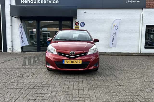 Toyota Yaris (2014) thumbnail 2