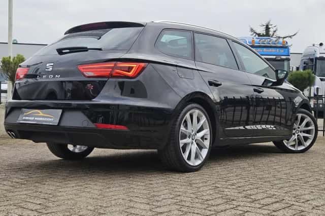 SEAT Leon (2018) thumbnail 4