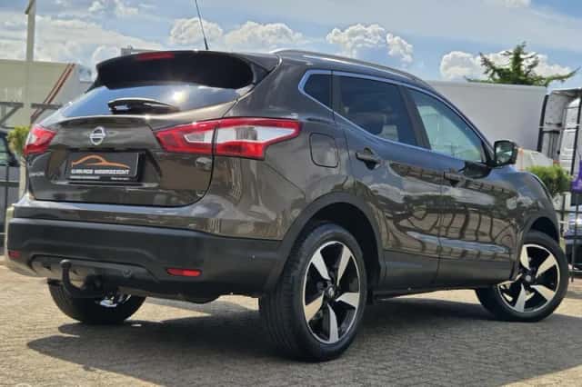 Nissan Qashqai (2016) thumbnail 4