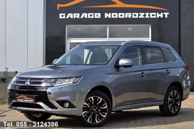 Mitsubishi Outlander (2018) thumbnail 1