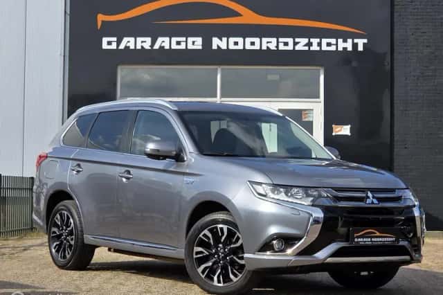 Mitsubishi Outlander (2018) thumbnail 2